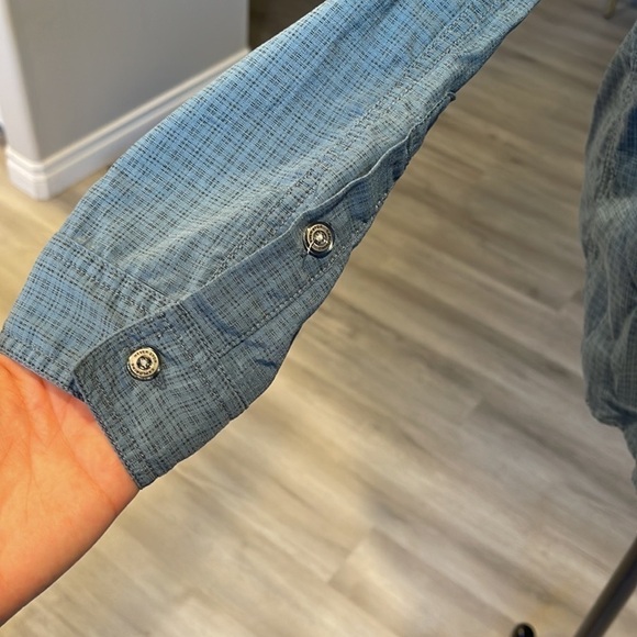 The North Face Mens Long Sleeve Button Down Shirt with Zipper Pocket Size Medium - Picture 6 of 8